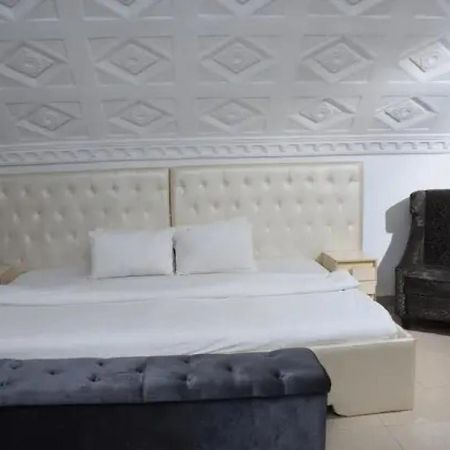 Room In Lodge - Ambience Hotels Abujahome For Leisure And Business Travellers Bagian luar foto