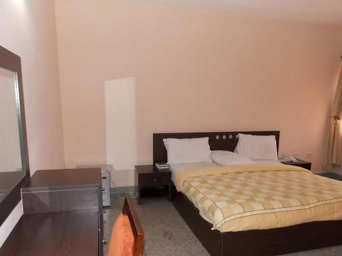 Room In Lodge - Ambience Hotels Abujahome For Leisure And Business Travellers Bagian luar foto