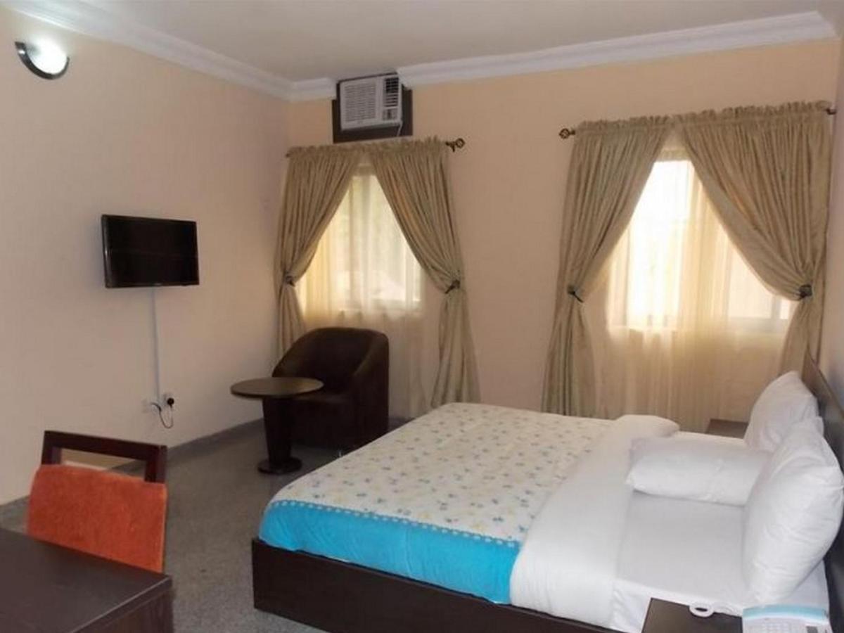 Room In Lodge - Ambience Hotels Abujahome For Leisure And Business Travellers Bagian luar foto