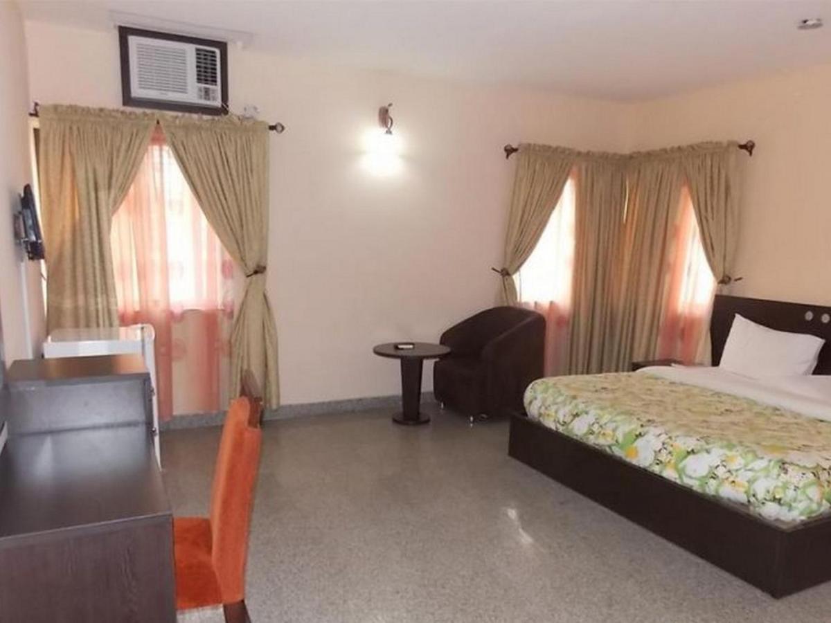 Room In Lodge - Ambience Hotels Abujahome For Leisure And Business Travellers Bagian luar foto