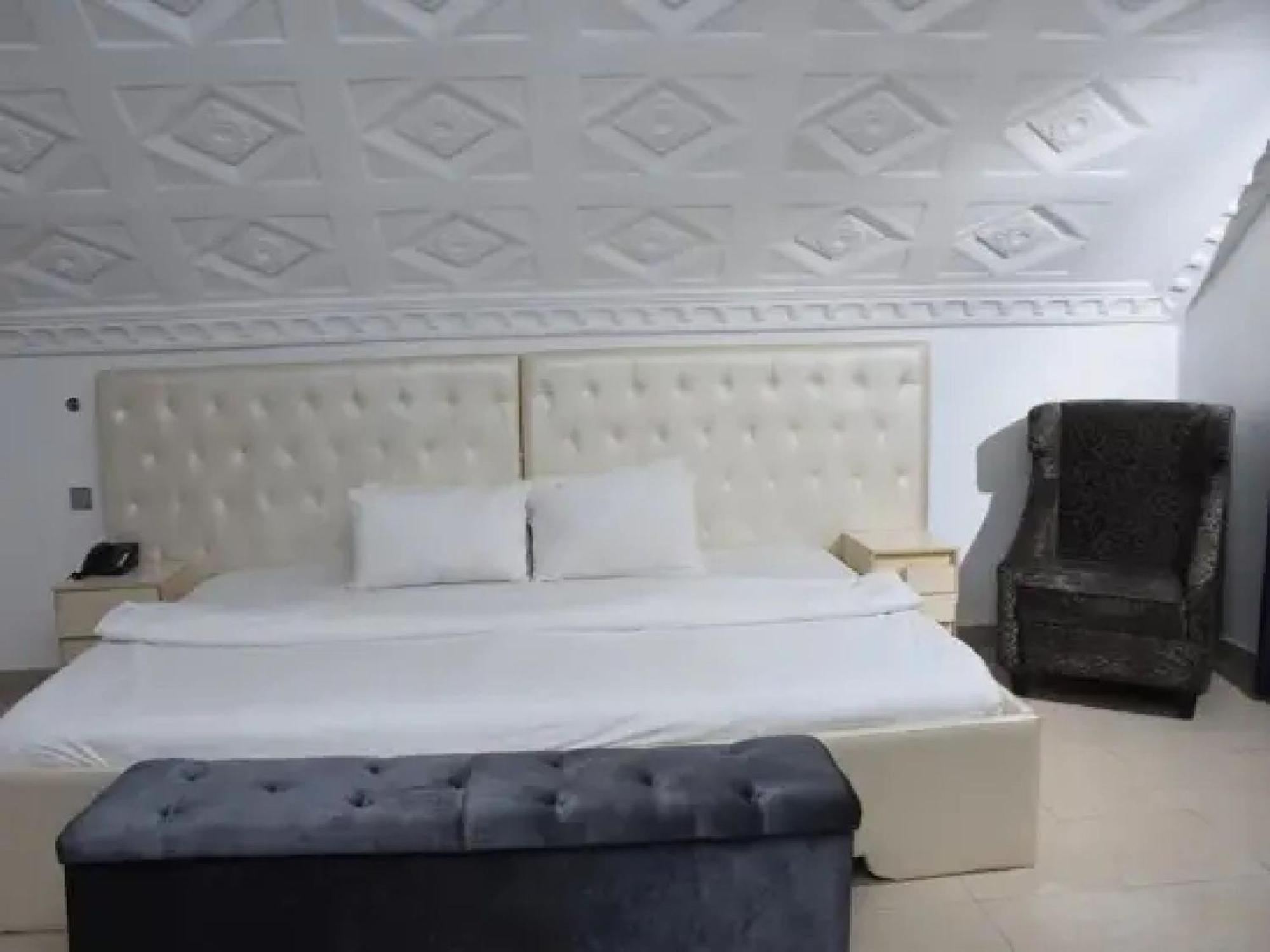 Room In Lodge - Ambience Hotels Abujahome For Leisure And Business Travellers Bagian luar foto