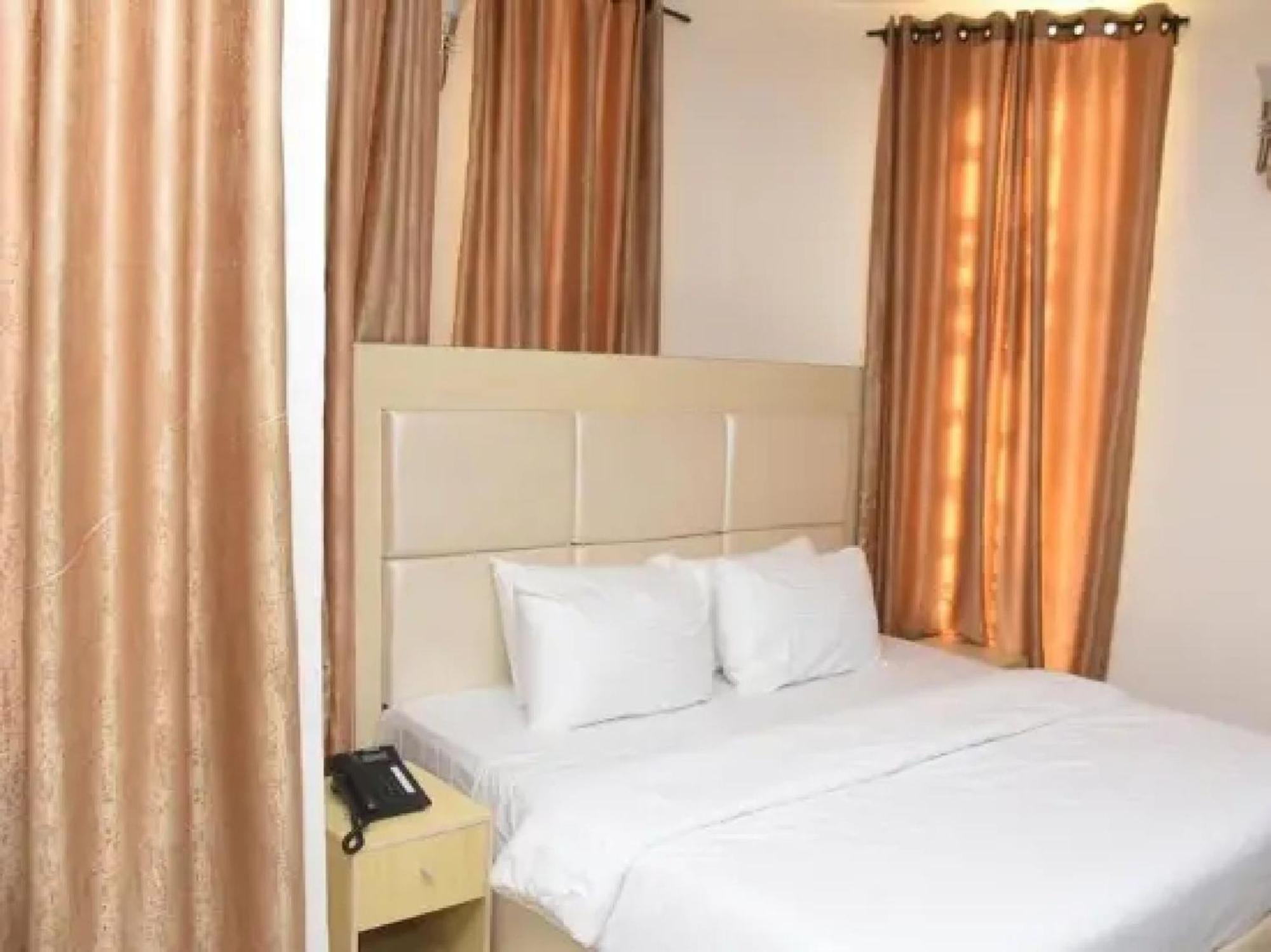 Room In Lodge - Ambience Hotels Abujahome For Leisure And Business Travellers Bagian luar foto