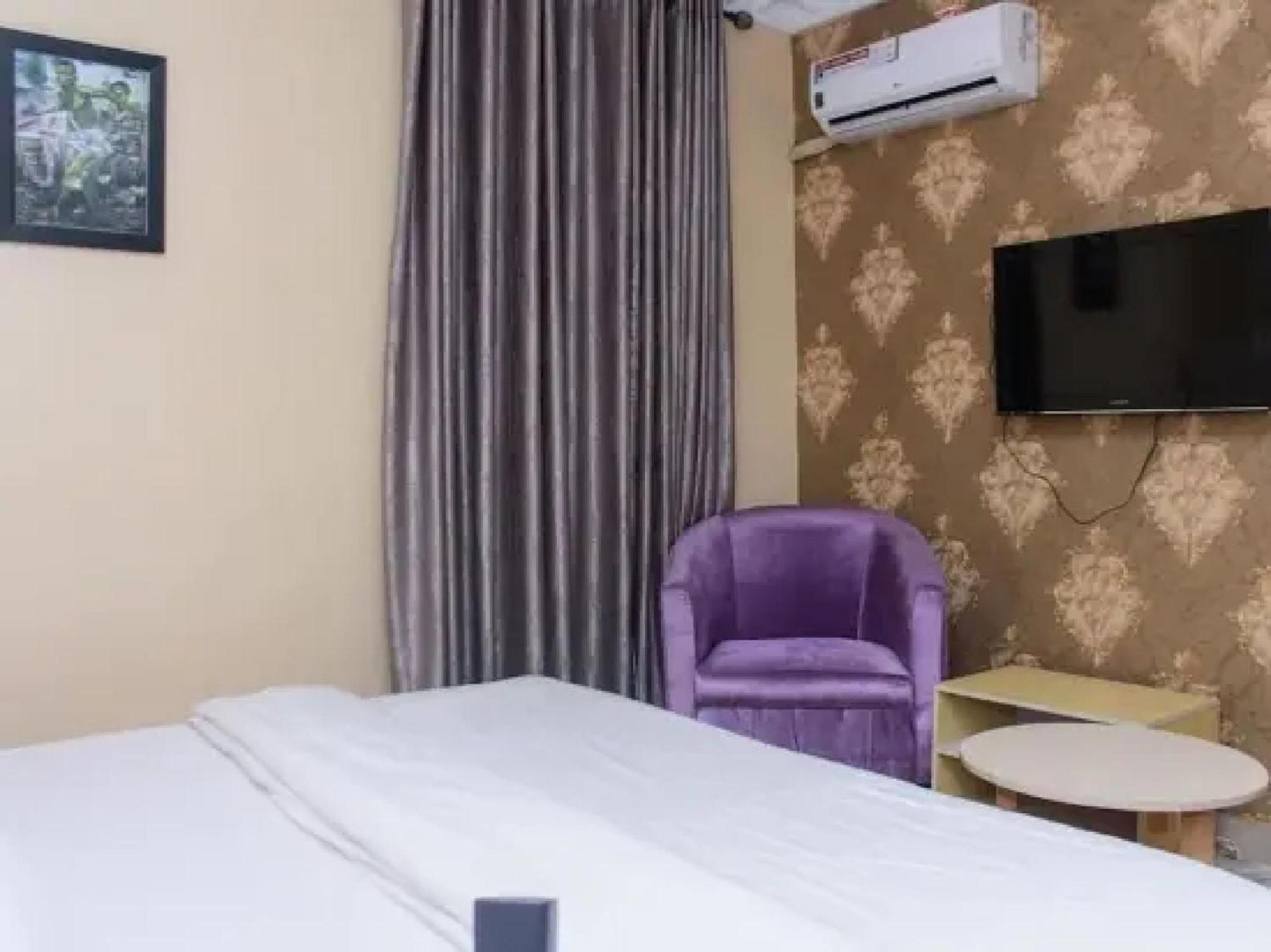 Room In Lodge - Ambience Hotels Abujahome For Leisure And Business Travellers Bagian luar foto