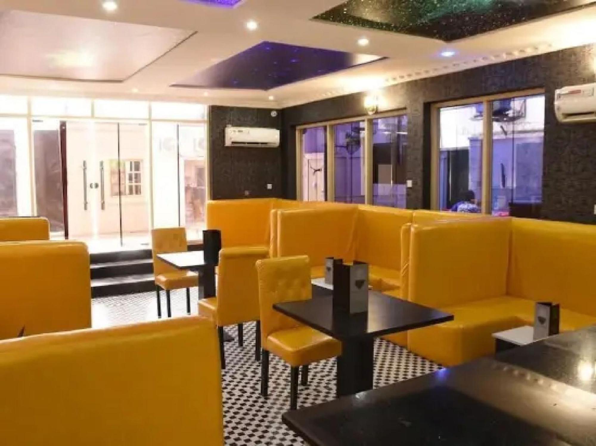 Room In Lodge - Ambience Hotels Abujahome For Leisure And Business Travellers Bagian luar foto